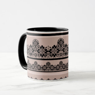 Caneca Renda preta, trabalho aberto, fundo marrom, bege,