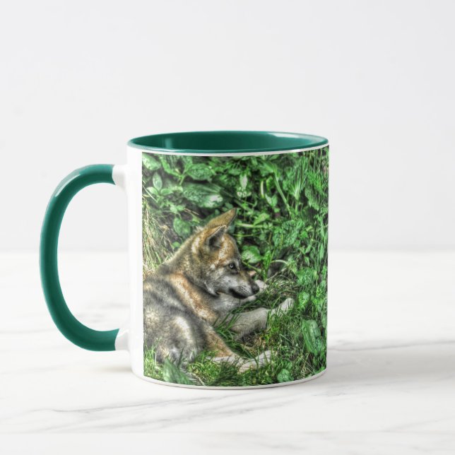 Caneca Resting Baby Wolf Pup Wildlife Photo (Esquerda)