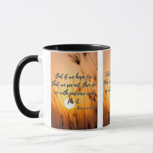 Caneca Romanos 8:25 KJV - Escritura de Bíblia Pic Dois-To