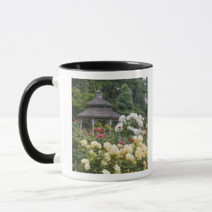Caneca Rosas em flor e Rose Garden Gazebo no