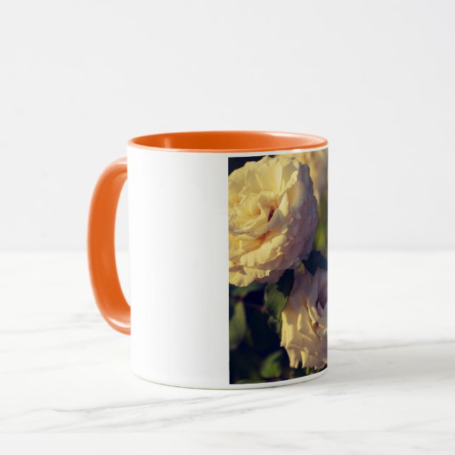 Caneca Rosas em um jardim (Frente Esquerda)