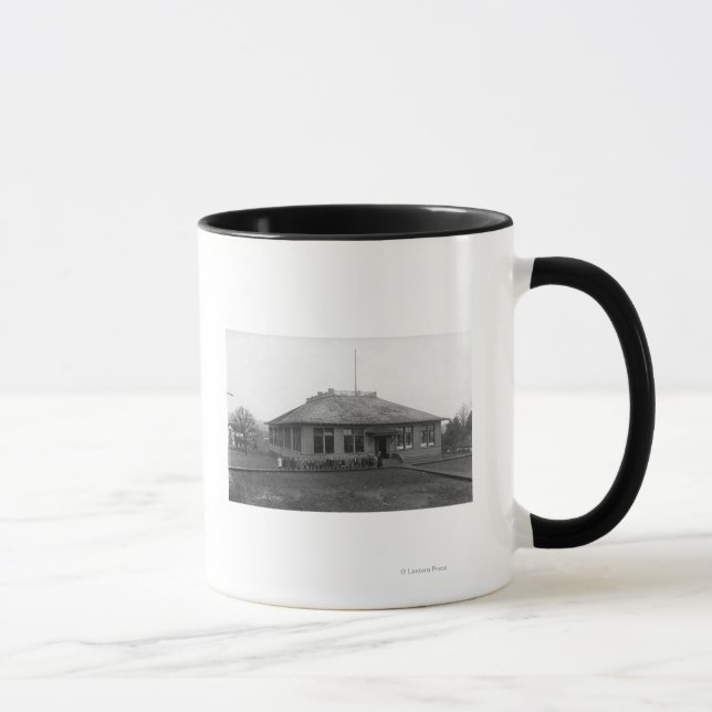 Caneca Roseburg, OR View of West Side Public School (Direita)