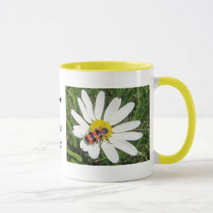 Caneca Rot-schwarzer Käfer auf weisser Margerite, Tasse