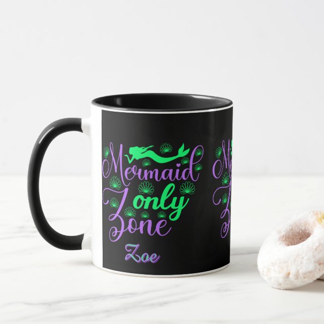 Caneca Roteiro da Zona da Sereia Verde Roxa Script (Com Donut)