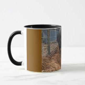 Caneca Rotina da Manhã de Joey: Sujeira Primeiro, Café Se