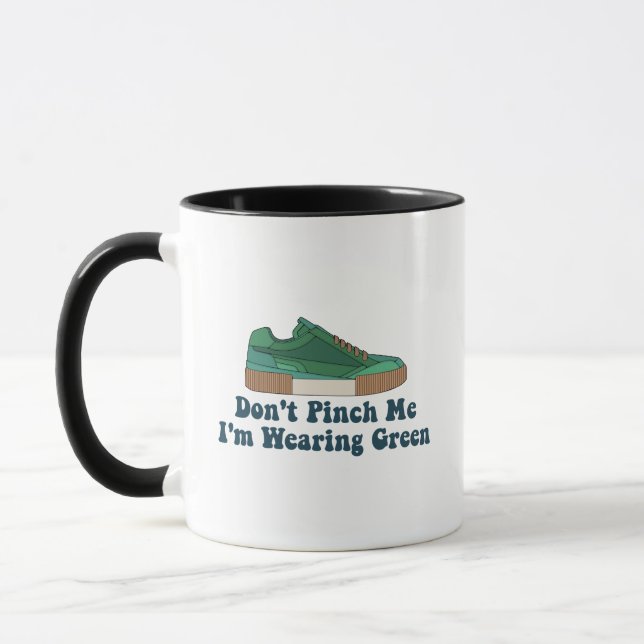 Caneca Rua Patrick não me belisque, estou vestindo verde (Esquerda)
