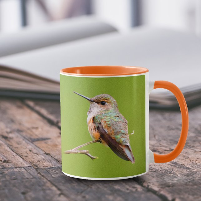 Caneca Rufous Hummingbird Sentado no Lilac da Califórnia (Rufous Hummingbird in California Lilac 11 oz Coffee Mug Cover Photo.)