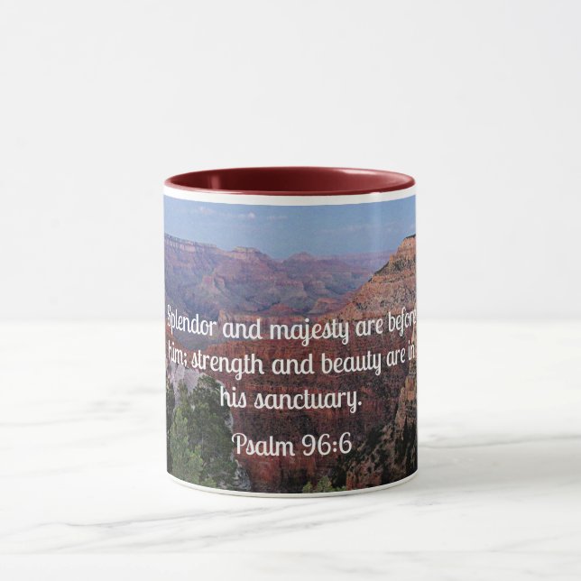 Caneca Salmo 96:6 Esplendor e majestade estão diante dele (Centro)