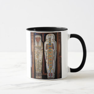 Caneca Sarcófago egípcio coberto com os hieroglyphics (