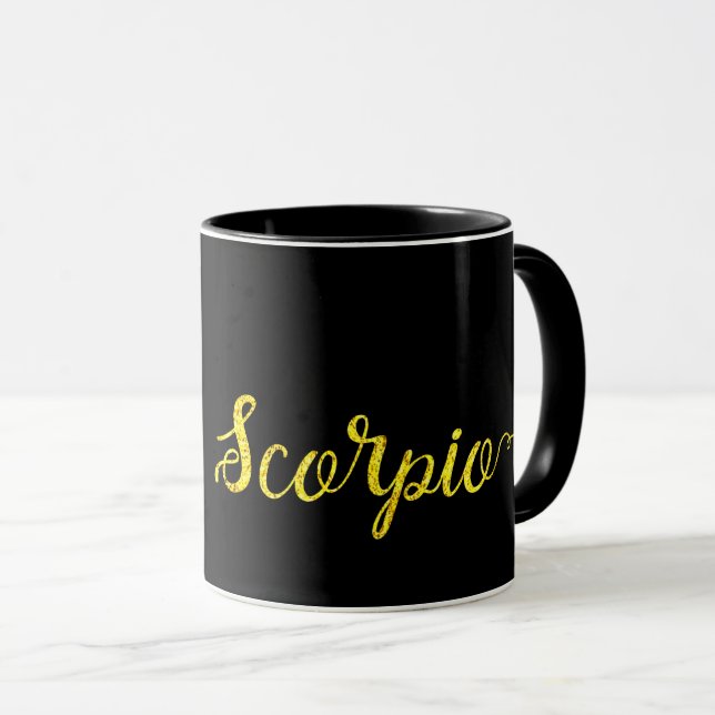 Caneca Scorpio Dourado Lettering Mug (Frente Esquerda)