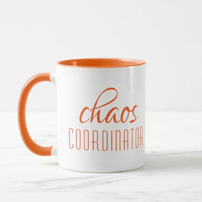 Caneca Script Laranja Moderno do Coordenador do Caos (Esquerda)