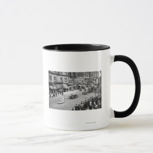 Caneca Seattle, WA adiante da parada de julho no Seneca