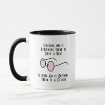 Caneca Segurar é Acreditar que Só Existe um Passad