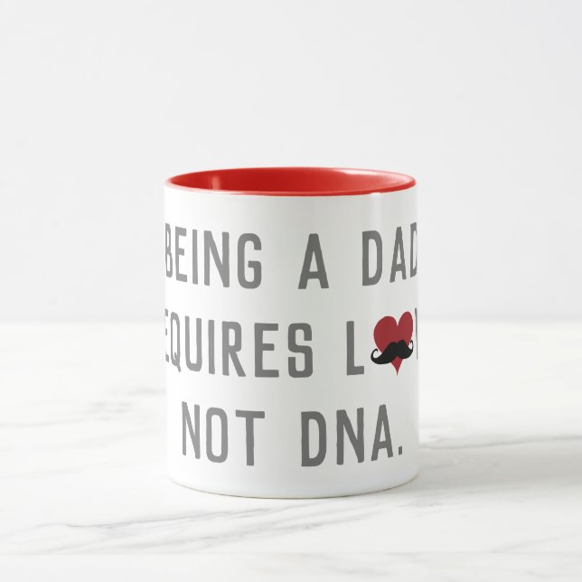 Caneca Ser um Pai requer amor não DNA bigode coração (Centro)