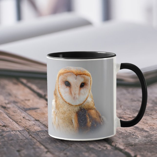 Caneca Serene Barn Owl (Vignetted Portrait of a Barn Owl 11 oz Coffee Mug Cover Photo.)