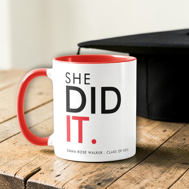 Caneca She Did It Red Graduation Statement Mug (Criador carregado)