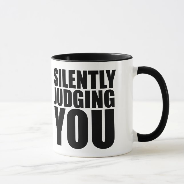 Caneca Silencioso te julgando (Direita)