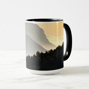 Caneca Silhuetas das montanhas