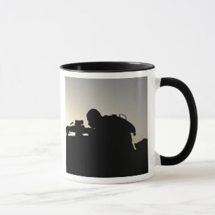 Caneca Silhuette de um artilheiro de Arma Automática de E