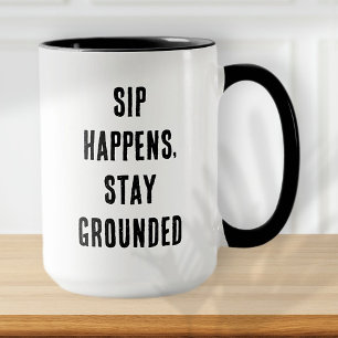 Caneca Sip acontece moderno engraçado preto e branco simp