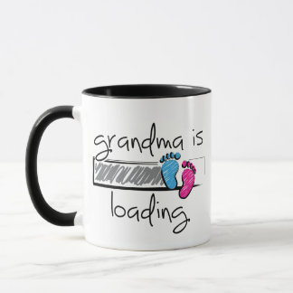 Caneca Slogan grandma is loading. Opa en oma worden.