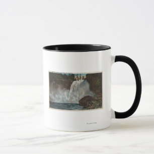 Caneca Snoqualmie cai, WA - ideia das quedas no fundo
