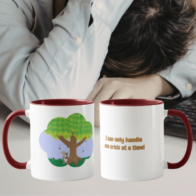Caneca Só consigo lidar com uma crise de cada vez (Criador carregado)