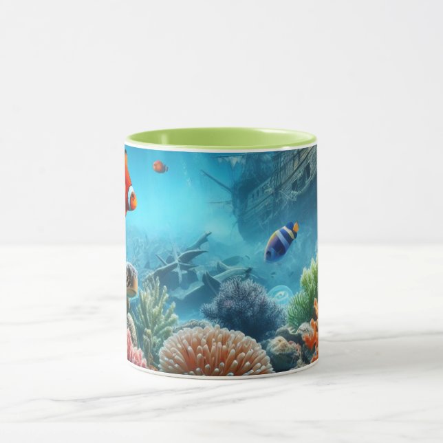 Caneca Sob o mar, tartaruga, coral, navio, palhaço (Centro)