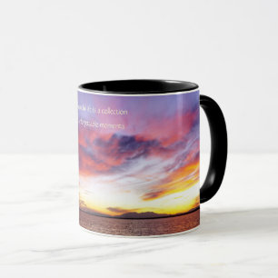 Caneca Sol surpreendente sobre o mar, personalizável