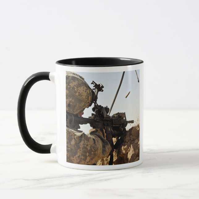 Caneca soldado invade forças inimigas (Esquerda)