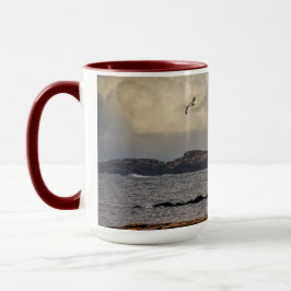 Caneca Solo voador no farol de pedra-relva