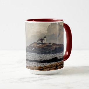 Caneca Solo voador no farol de pedra-relva