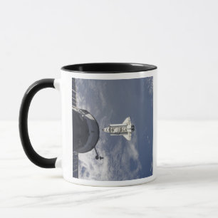 Caneca Space Shuttle Atlantis e uma nave espacial russa
