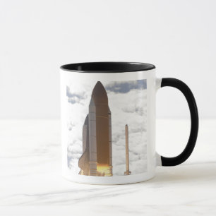 Caneca Space Shuttle Atlantis levanta 16