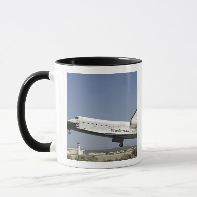 Caneca Space Shuttle Atlantis se prepara para pousar (Esquerda)