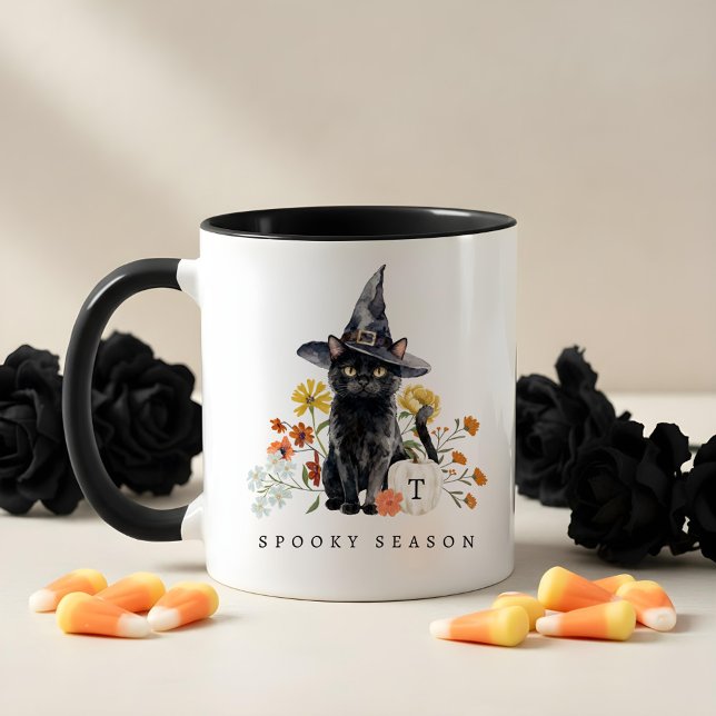 Caneca Spooky Season Black Cat Fall Cozy Floral Monogram (Spooky Season Black Cat Fall Cozy Floral Monogram Mug)