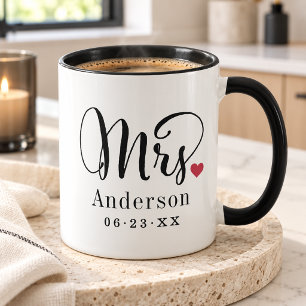 Caneca Sra. Elegante Coração Script Monograma Personaliza