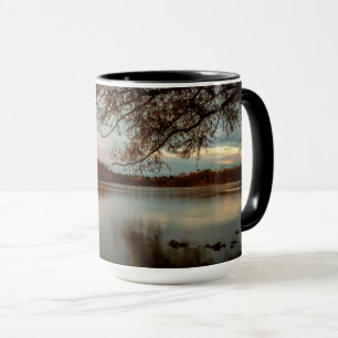 Caneca Subdued um por do sol no Rio Sacramento