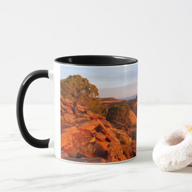 Caneca Sunrise no Grand View Trail em CO Monument (Com Donut)