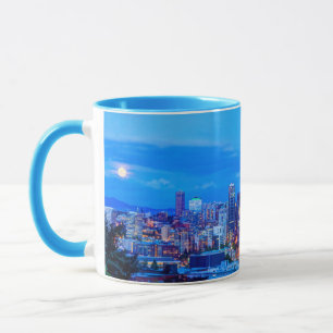 Caneca Super Lua nascendo perto do horizonte de Seattle