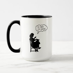 Caneca Suprimentos de Costura - Vá Embora Estou Costurand