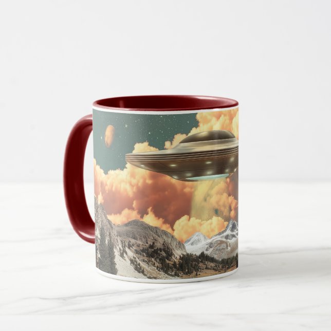 Caneca Surreal UFO Above Mountain Lake with Planets (Frente Esquerda)