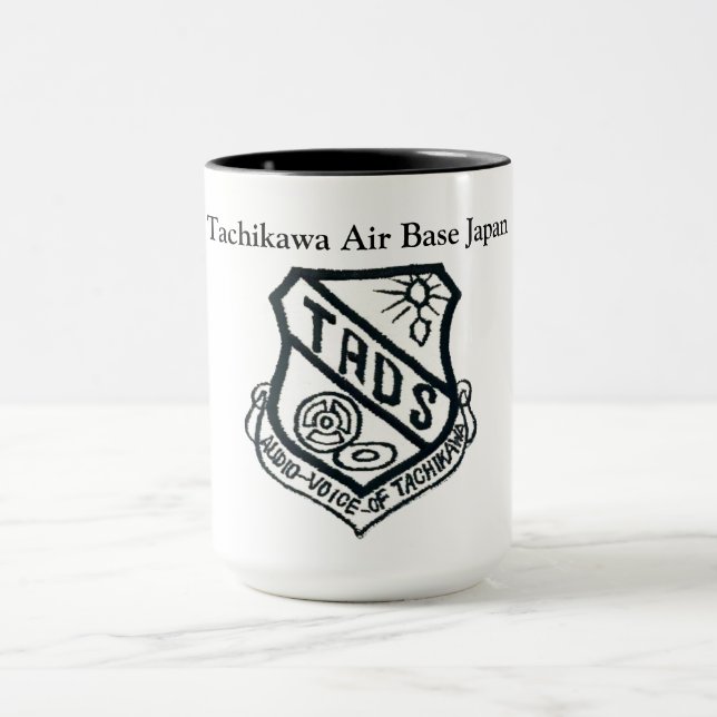 Caneca TADS A Voz da Base Aérea de Tachikawa no Japão (Centro)