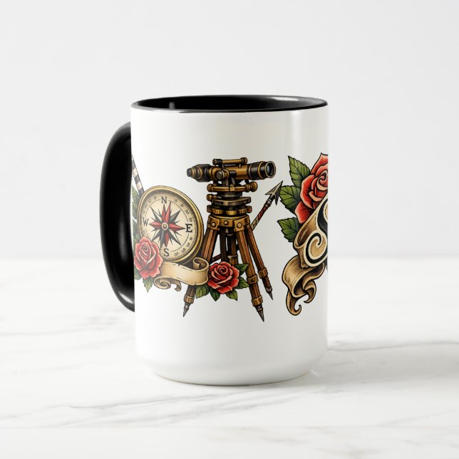 Caneca Tatuagem Clássica de Topógrafo  (Frente Esquerda)