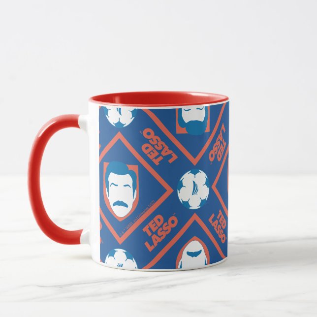 Caneca Ted Lasso | Padrão de Diamante da Face e da Bola (Esquerda)