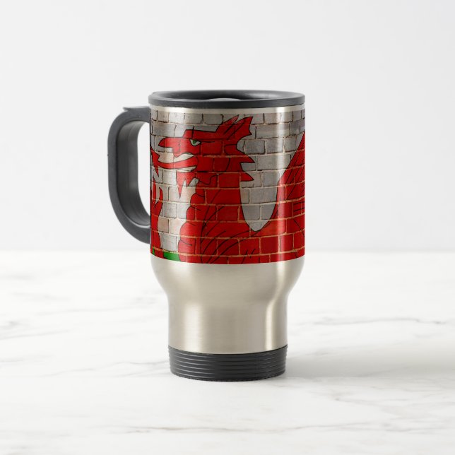 Caneca Térmica Bandeira do País de Gales numa parede de tijolos (Frente Esquerda)