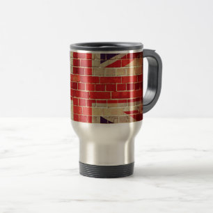 Caneca Térmica Bandeira Vintage do Reino Unido numa parede de tij
