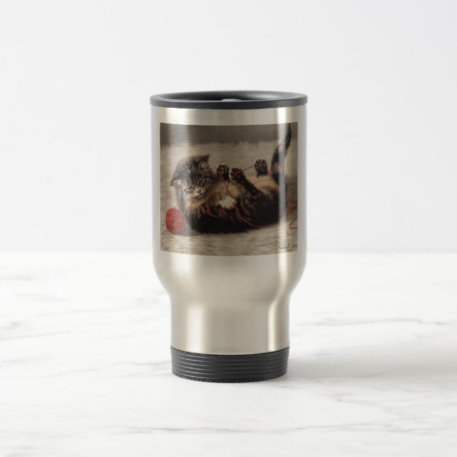 Caneca Térmica Berço de Gato, Um Gato Brincando com Novelo de Lã (Centro)