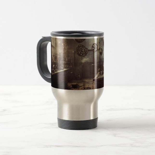 Caneca Térmica Bolas voadoras, em um laboratório steampunk (Frente Esquerda)