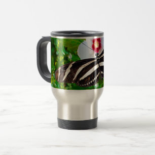 Caneca Térmica Borboleta de zebra longwing num Coração Vermelho d